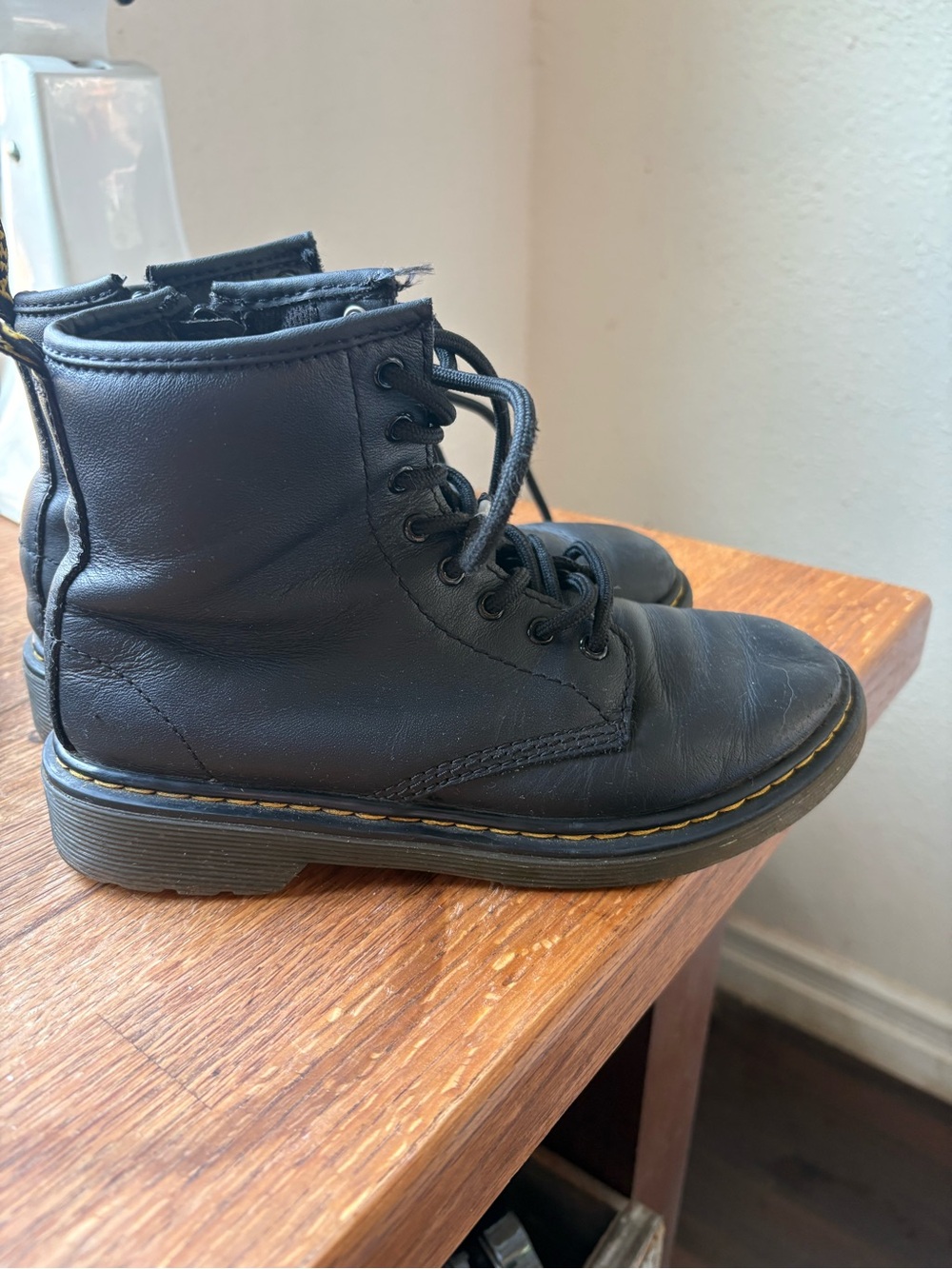 Dr. Marten Air Wait with bouncing soles size 3